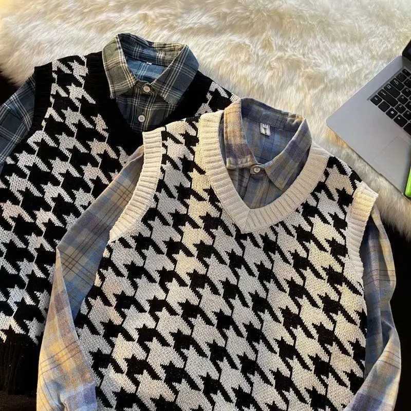Mens V Neck Knit Cardigan Classic Checkered Pattern Slim Fit Layering Vest Vintage American Style Casual Sweater No Sleeves W251029