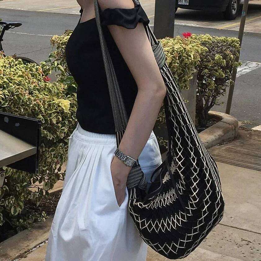 Niujiao Net Summer New Ins Fashion Contrast Color Hollow Knitted Canvas Women's One-Shoulder Crossbody Bag Suotong1029