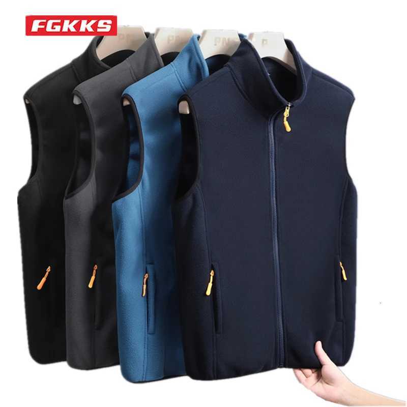 FGKKS New Autumn Men Casual Vest Jacket Solid Color Stand Collar Polar Fleece Vest Fishing Hiking Couple Warm Vest Coat Male W251029