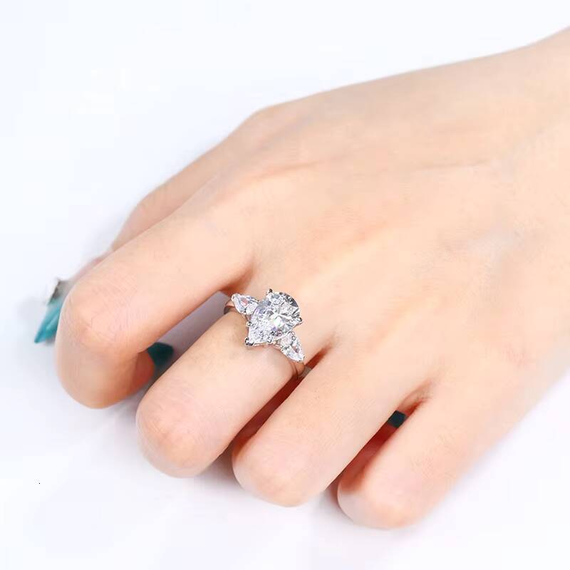 Vintage Fine Jewelry Women Engagement Ring Moissanite Diamond Wedding Ring 18K 14K Gold Three Stone Pear Cut Moissanite Ring