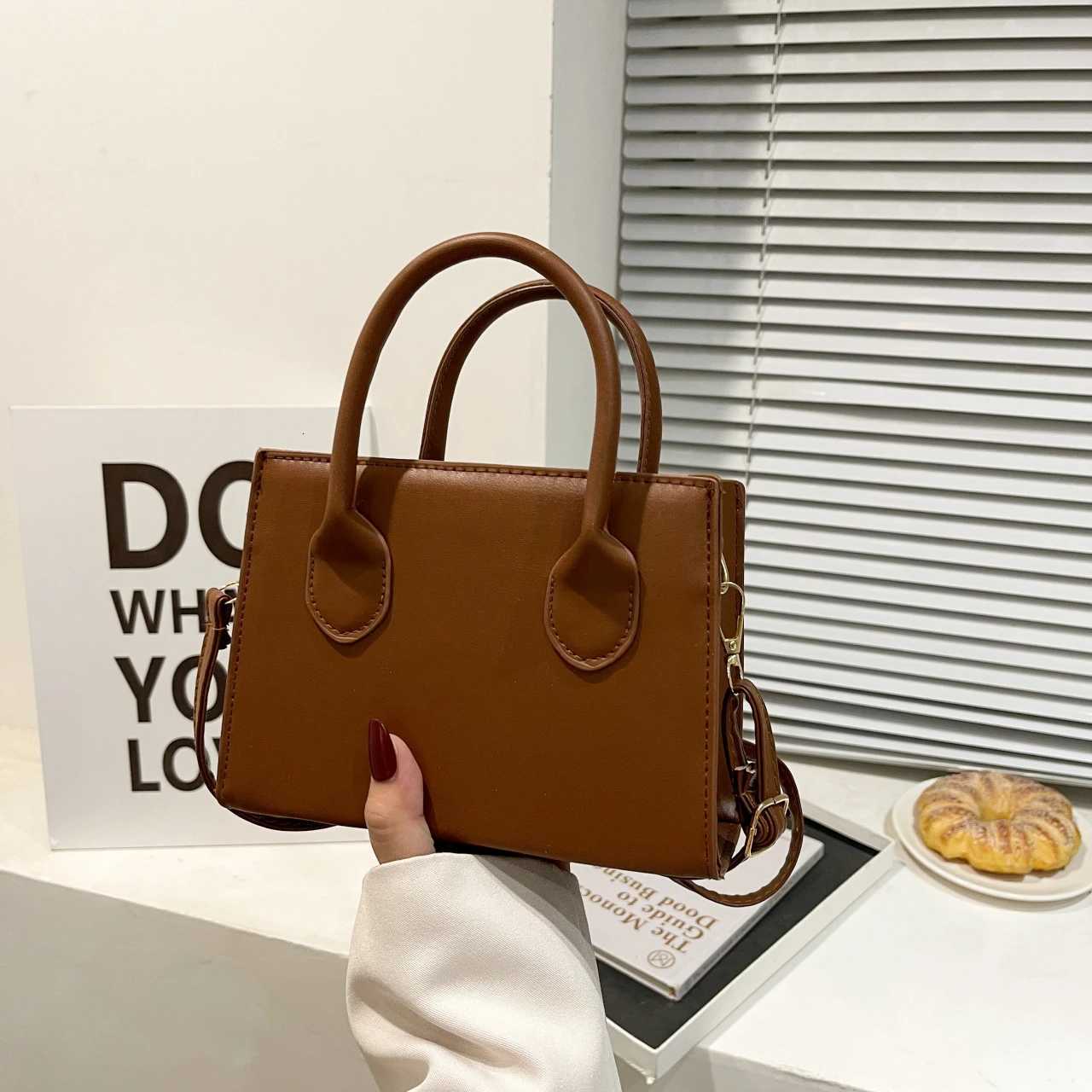 Stylish Wens Minimalist PU Adjustable Shoder Strap Crossbody Bag Large Capacity Zipper Closure Handbag For Daily cmute1 D251029