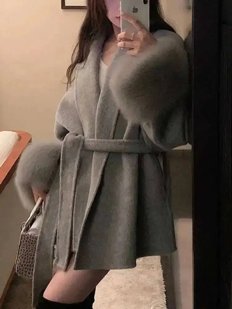 UCXQ Elegant Woolen Coat Temperament Office Lady Overcoats Fur Patchwork Long Sleeve Beautiful Womens Coats Winter 251028