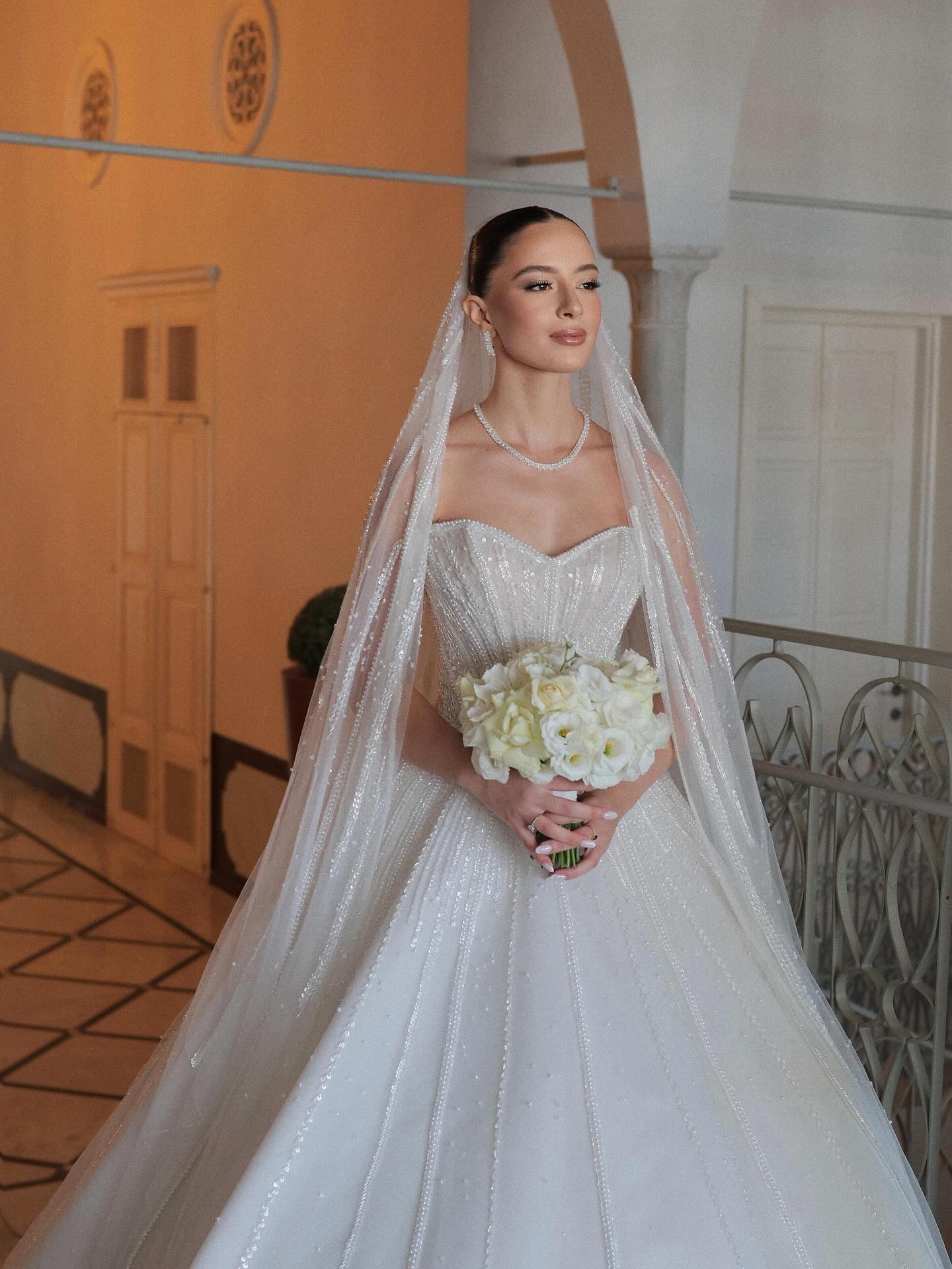 Modern Strapless Wedding Dresses Pearls Sequins Bridal Ball Gowns Sleeveless Princess Sweep Train Customized Vestidos De Novia Plus Size