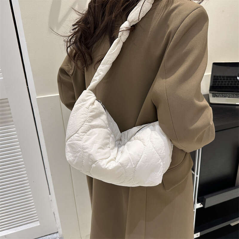 Designer bag Trendy for Women 2023 New Korean Niche Design Single Shoulder Crossbody Down Large Capacity Embroidered Dumpling Bag