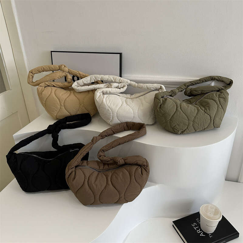 Designer bag Trendy for Women 2023 New Korean Niche Design Single Shoulder Crossbody Down Large Capacity Embroidered Dumpling Bag