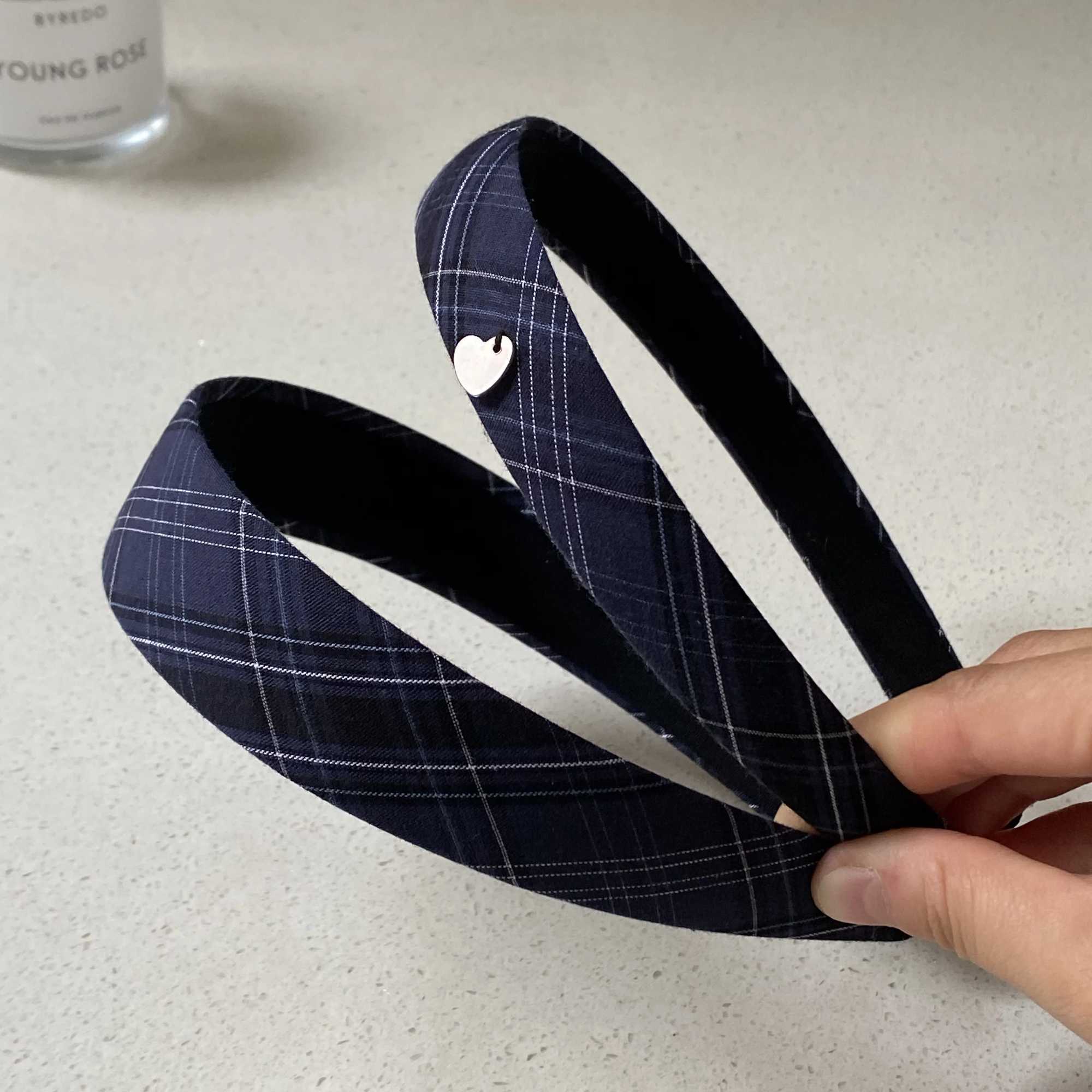 1PC Navy Blue Plaid Hair Headbands With Heart Decor Stylish Hair Accessories For Women Cute Hairbands For Daily And Party WearW251028