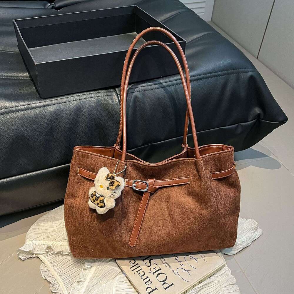 Designer bag 2025 Autumn Winter New High-end Women's Solid Color Niche Commuter Simple Fashion Large Capacity Crossbody Bag