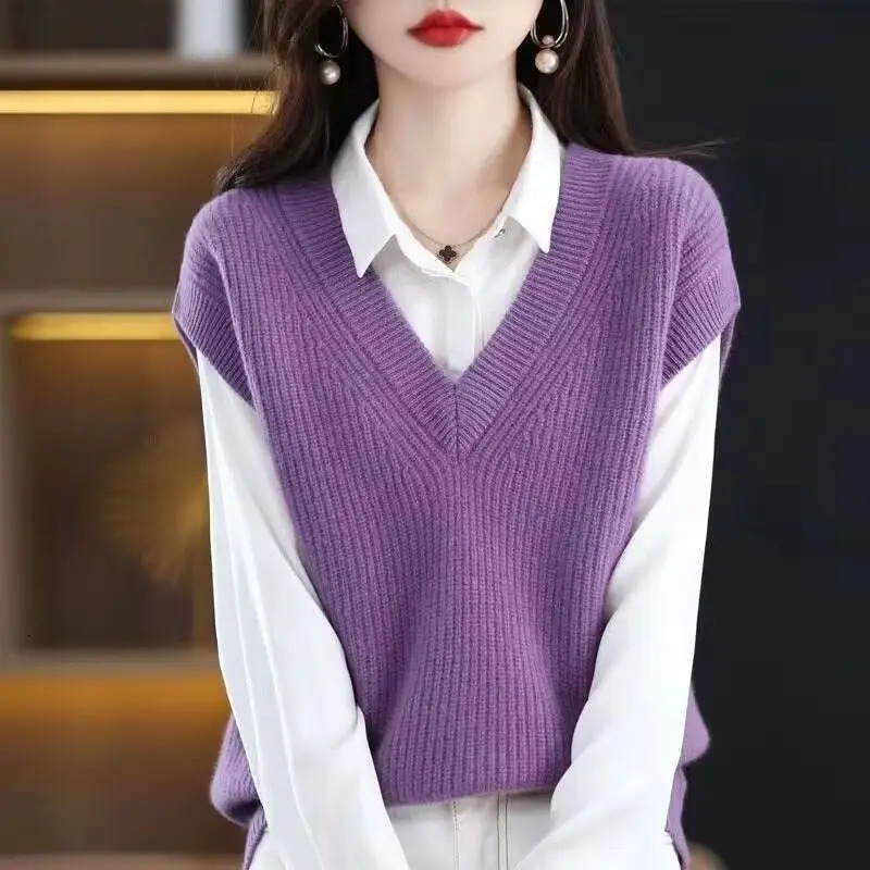 Autumn and Winter Knitted Vest Women Vneck Solid Bat Shirt Loose Versatile Sleeveless Knitted Sweater Pullover Female Top 251029
