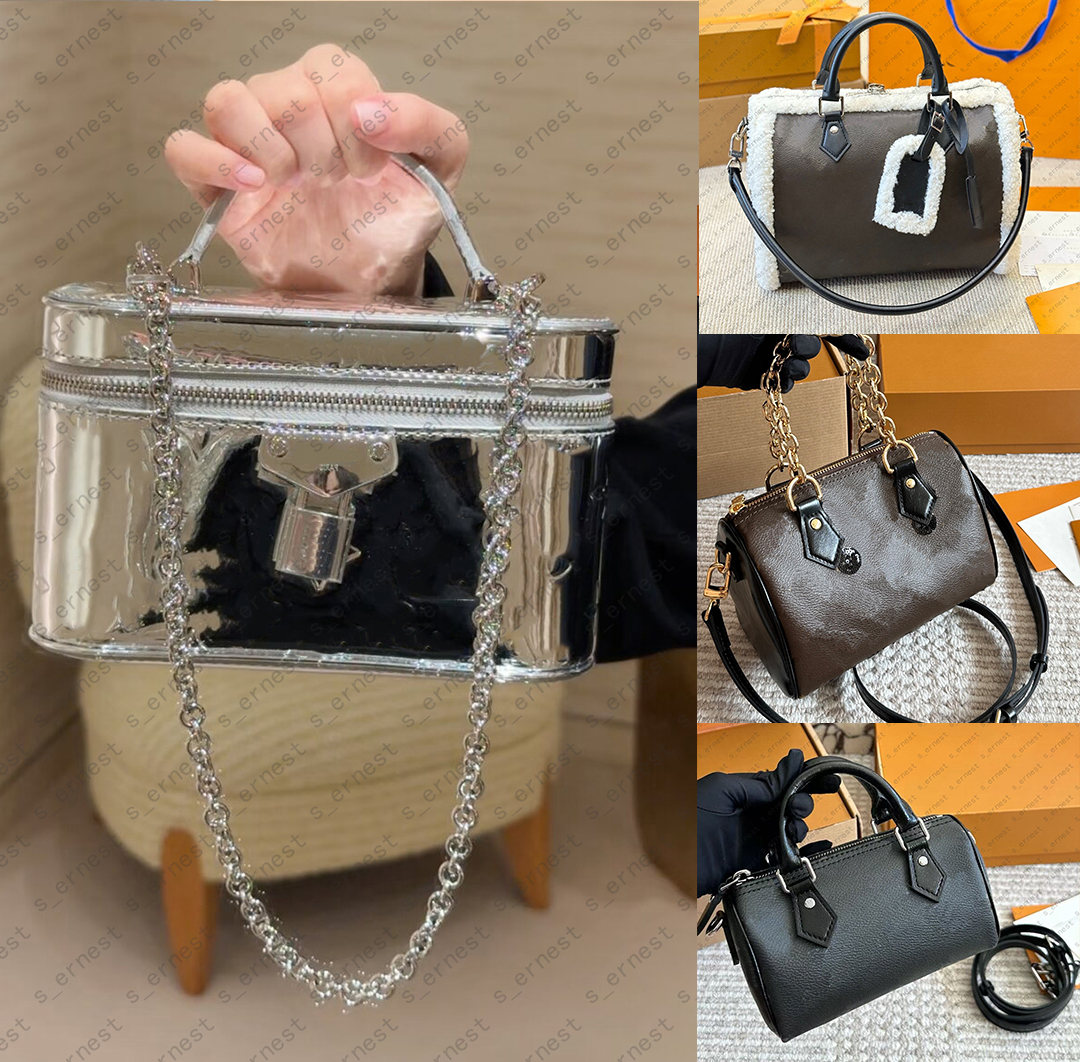 2026 Designer VANITY CHAIN POUCH tote Cosmetic Bags Ski Fashion silvery Makeup Bag Women Travel Ladies Purses Handbags