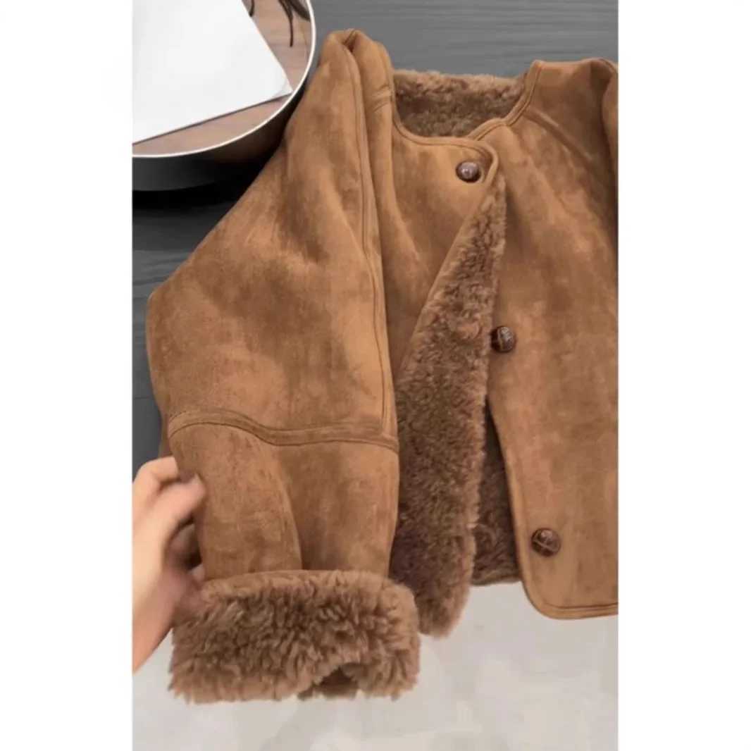 Hot Sale Of The Season New Brown Leather Fur Integrated Jacket Autumn Winter Thickened Crew Neck Womens Fashion Outerwear Mello Y251105