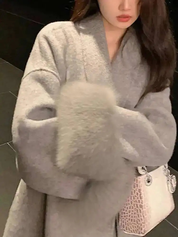 UCXQ Elegant Woolen Coat Temperament Office Lady Overcoats Fur Patchwork Long Sleeve Beautiful Womens Coats Winter 251028