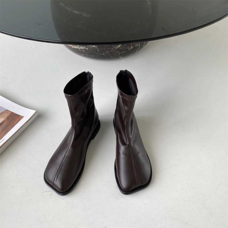 Womens Lowheeled Flat Shoes Plush Lining Snow Boots 2025 Winter Trend Short Boots Dress Designer New Warm Womens Ankle Boots Z251029