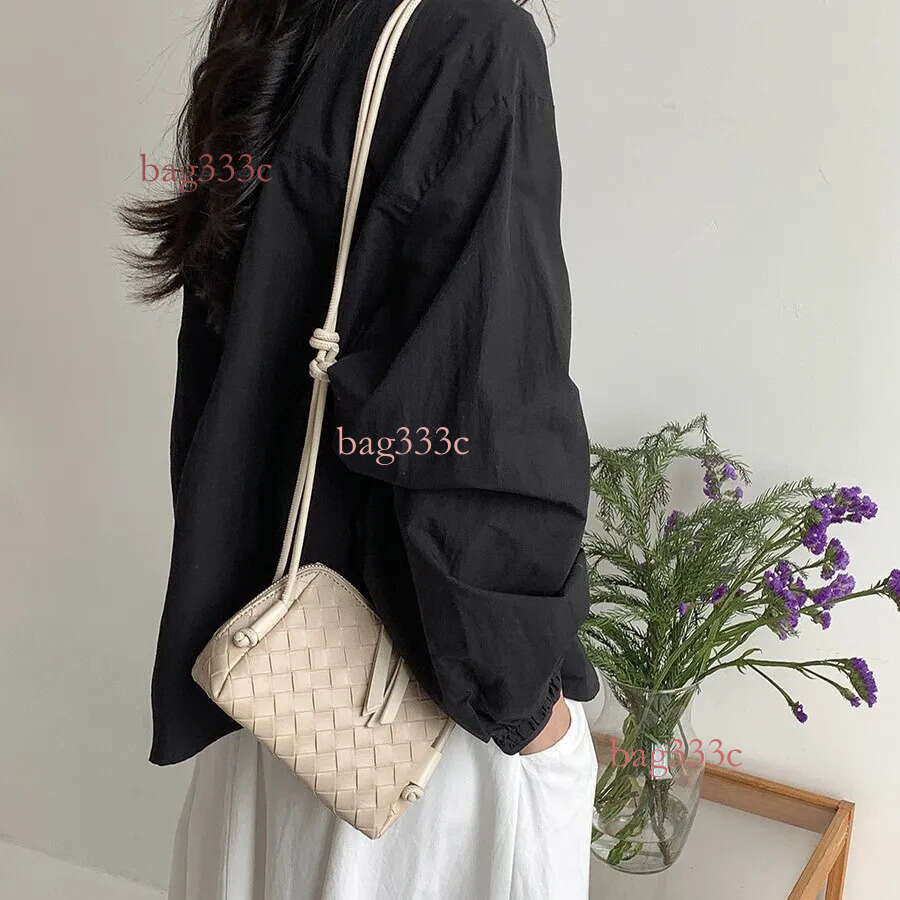 Lanjia- Brand Designer Korean Style Fresh Niche Spring Summer New Soft Woven Women's Single Shoulder Crossbody Shell Bag 4A0f2