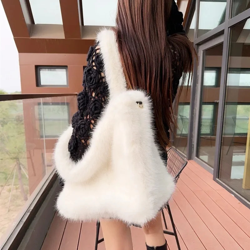 Faux Fur Womens Large Shoulder Bags Winter Fluffy Ladies Shopping Bag Fashion Soft Plush Female Casual Tote Handbags 251029