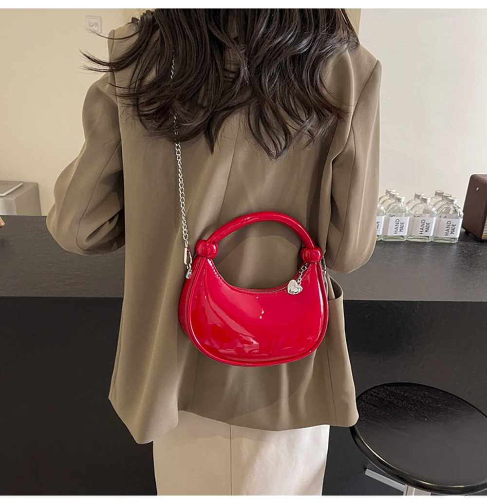 Red Patent Leather Handheld Bag For Wen New Spring Autumn Chain Crossbody Bag Fi Versatile Love Zipper Shoder Small Bag D251029