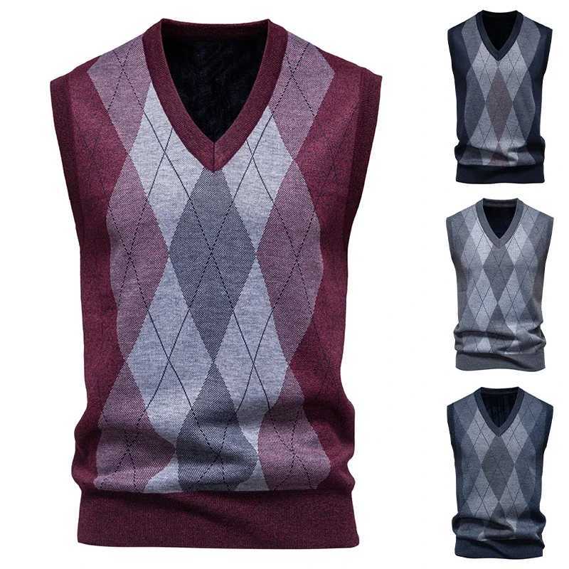 Mens Knitted Warm Sweater in Autumn and Winter Vneck Vest Grid Twisted Flower Casual Fashion Versatile Top W251029