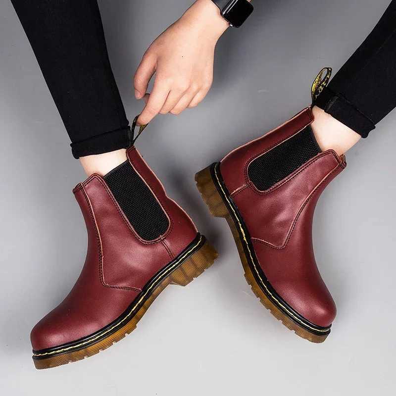 Unisex Autumn Breathable Leather Ankle Boots Smooth Leather Platform Chelsea Boots for Women Men Platform Boots Shoes for Men Z251029