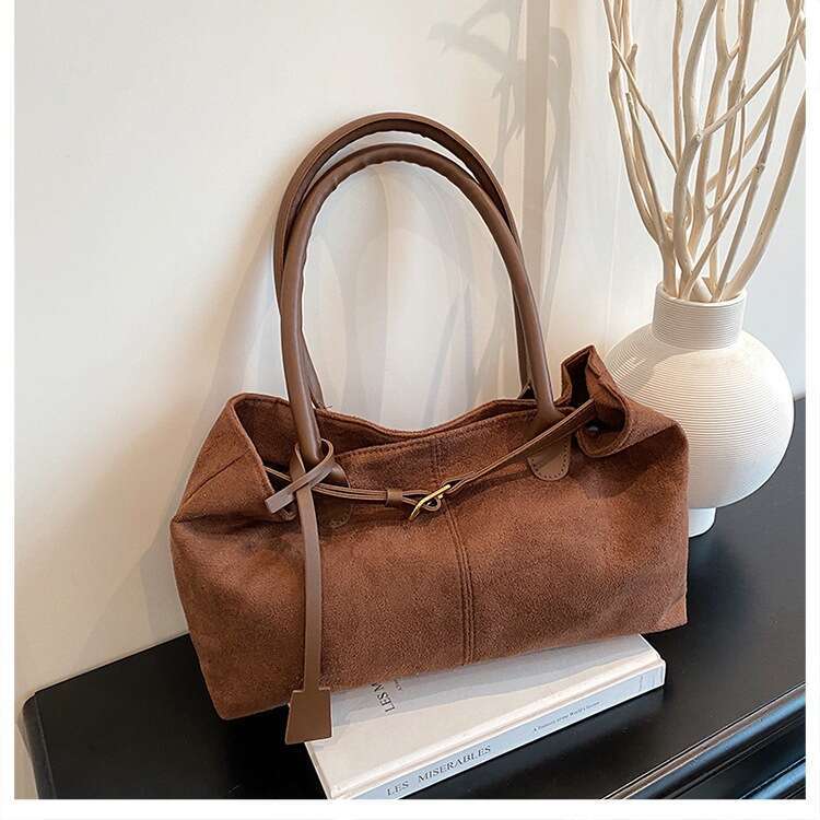 Designer bag Handheld Winter Lamb Wool for Women 2025 New Fashionable Stylish Shoulder Korean Version Niche Trendy Crossbody Bag