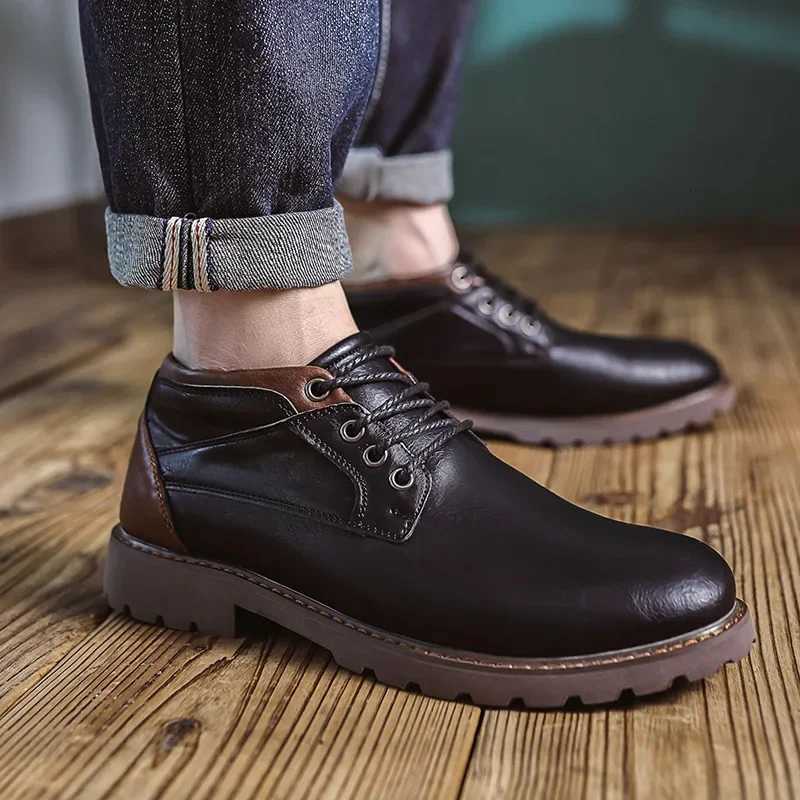 Retro Leather Men Shoes 4 Holes Lace Up Ankle Boots Fashion Design Outdoor Handmade Casual Shoes for Men British Leather Boots Z251029