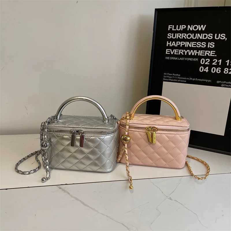 Luxury Ladies Evening Party Clutch Bag Hand Totes Vintage Preppy Style with Chain Decoration Waterproof Feature for Wedding W251029