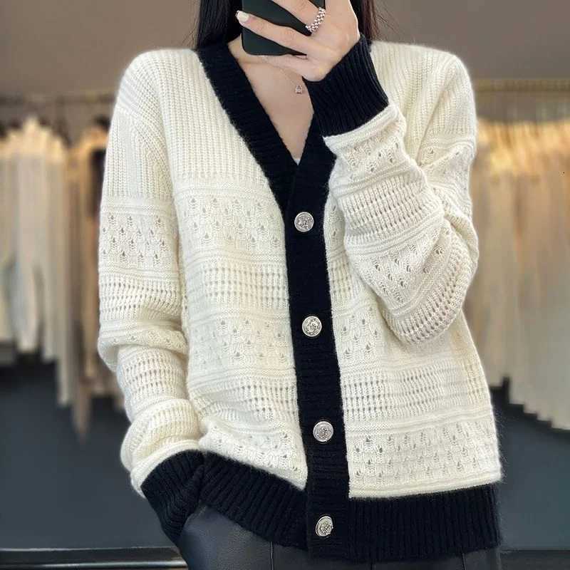 New Autumn and Winter Hollowed Out Womens Sweater Jacket Color Blocked Korean Style Thin Knit Sweater Westernstyle TopT251028