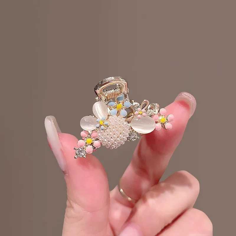 New Fashion Alloy Pearl 3cm Crab Hair Clip For Girl Women Summer Sweet Cute Side Barrettes Flower Hairpins JewelryW251028