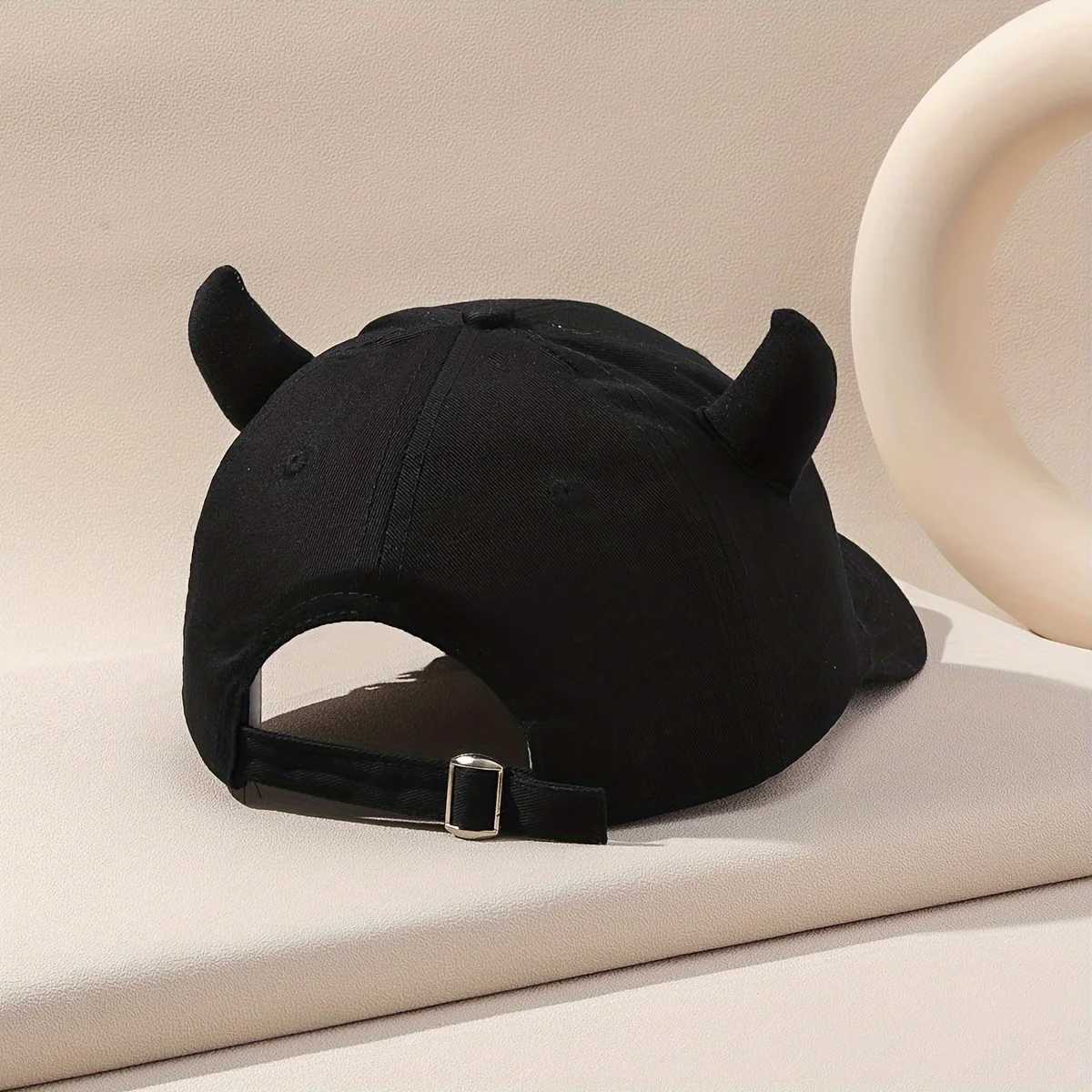 Personalized cow horn iron ring baseball cap versatile student curved brim duckbill cap for men and women street hiphopW251029