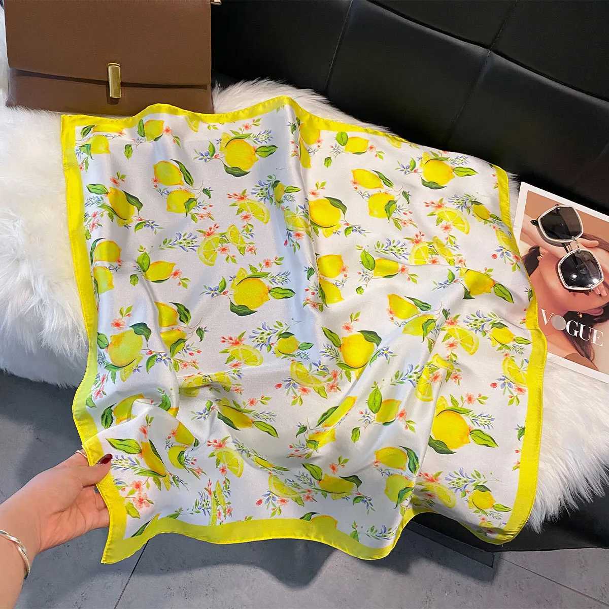 Luxury New Printed Scarves Womens Silk Scarf Spring and Summer Floral Decorations Small Neckties Hairbands Bags W251029