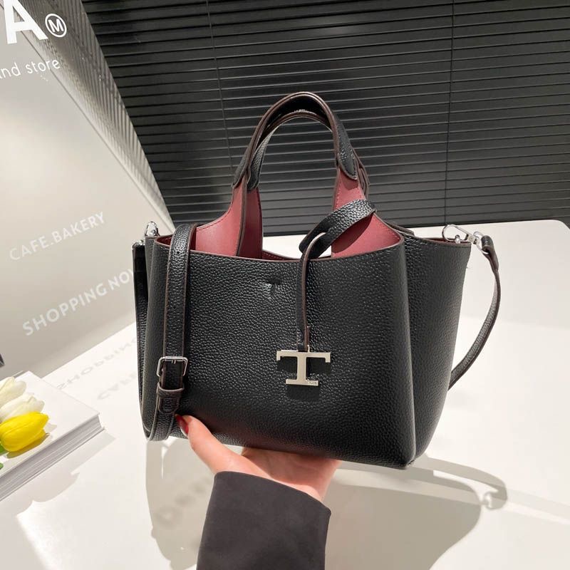 New Large Capacity Handbag for Women, Versatile Commuter Shoulder Bag, Water Bucket Style, Polyester Lining
