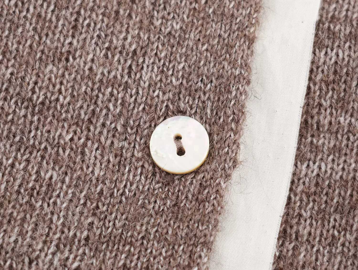 DEEABAE Korean version unique and super beautiful contrasting color round neck fake two short knitted sweaters cardigan jacketT251028