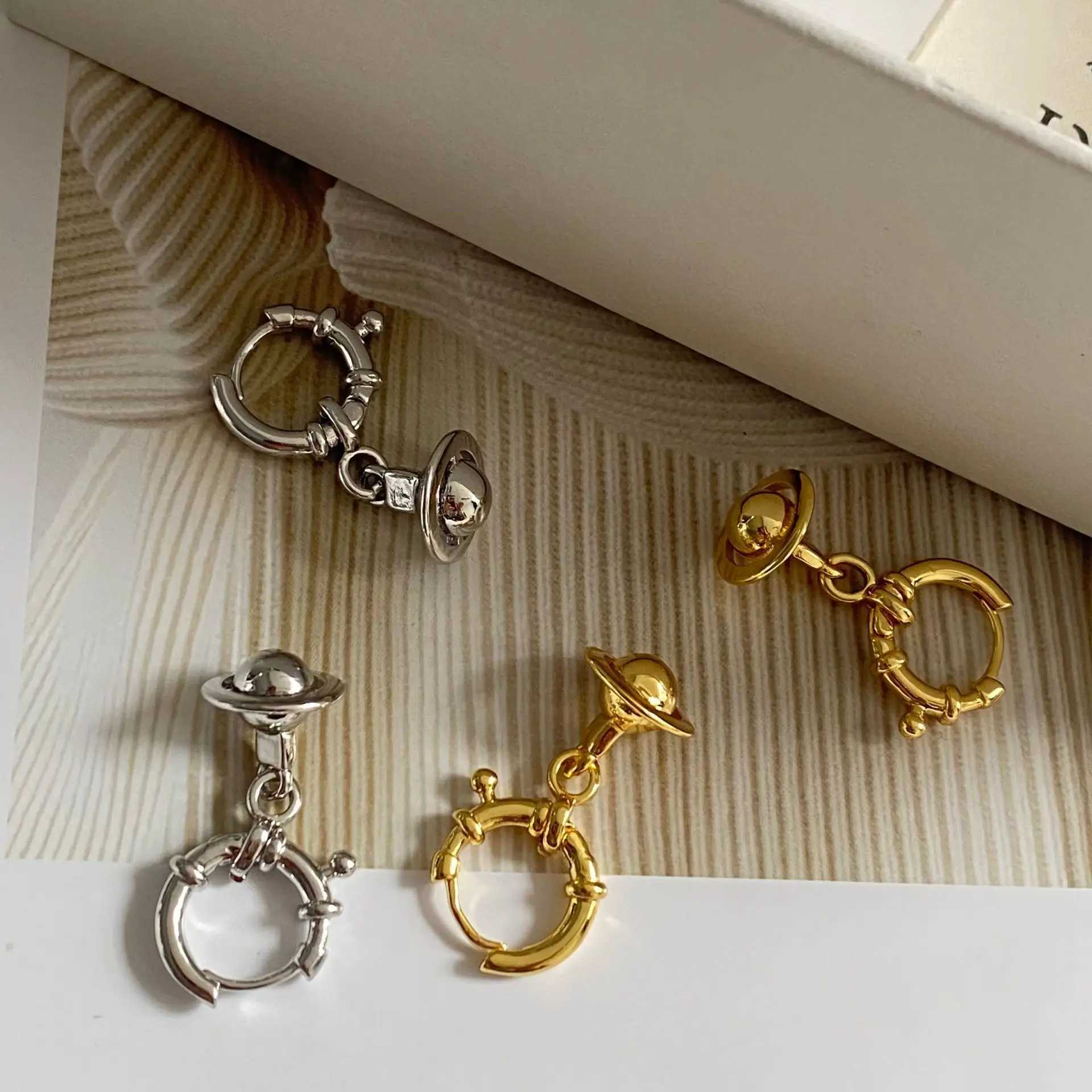 Light Luxury ThreeDimensional Ear Buckle Fashion Earrings for Women Daily Wear Simple Design Jewelry AccessoryW251029