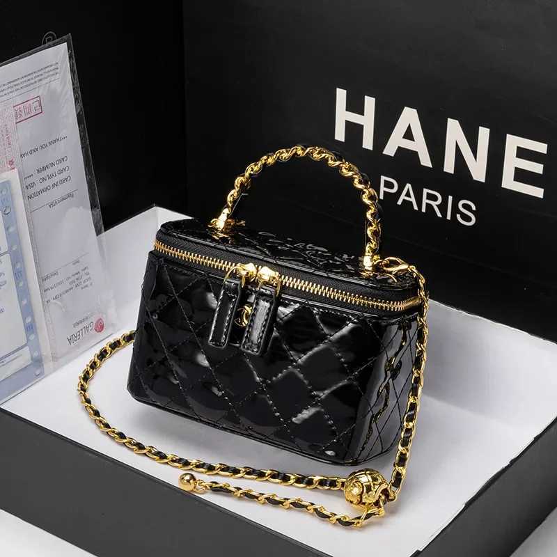 Womens Shoulder Bag Leather Crossbody Messenger Famous Designer Handbags Classic Elegant Tote For Professional And Casual W251029