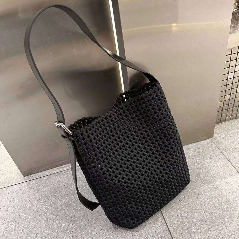 Hand-Woven Underarm Tote Large Capacity Silk Woven Vacation Beach High Quality Hollow Single Shoulder Crossbody Bag Suotong1029