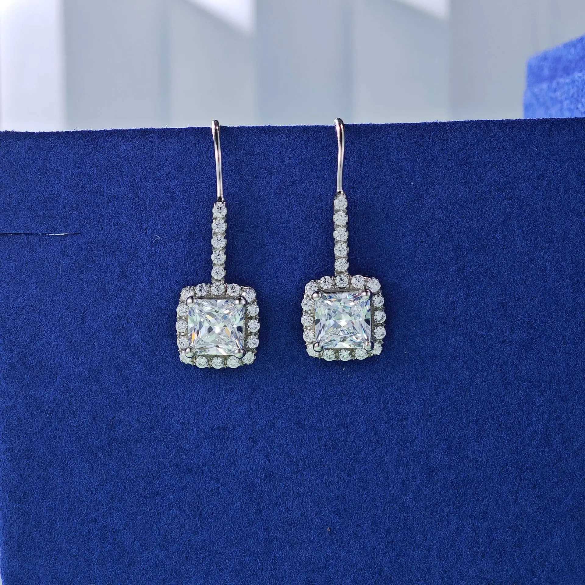 PT950 Platinum Dangle Earrings for Women 1Ct CushionCut 4Prong Halo Design Elegant CelebrityInspired Sweet JewelryW251029