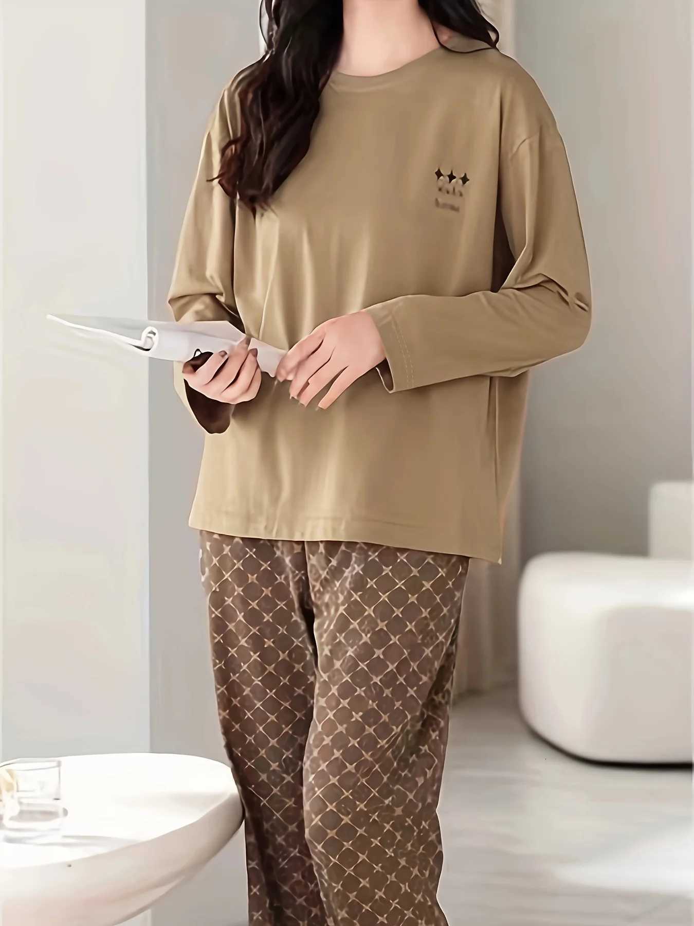 Womens TwoPiece AutumnWinter Pajama Set Simple LetterPrinted Pajamas with a Retro Color Scheme and a LazyChic StyleT251029