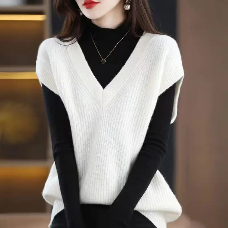 Autumn and Winter Knitted Vest Women Vneck Solid Bat Shirt Loose Versatile Sleeveless Knitted Sweater Pullover Female Top 251029