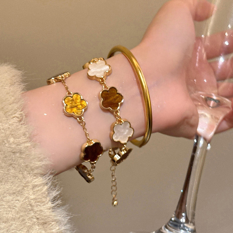 2025 New Oil Drop Flower Elegant Temperament High-end Feel Bracelet Light Niche Versatile Women's Jewelry