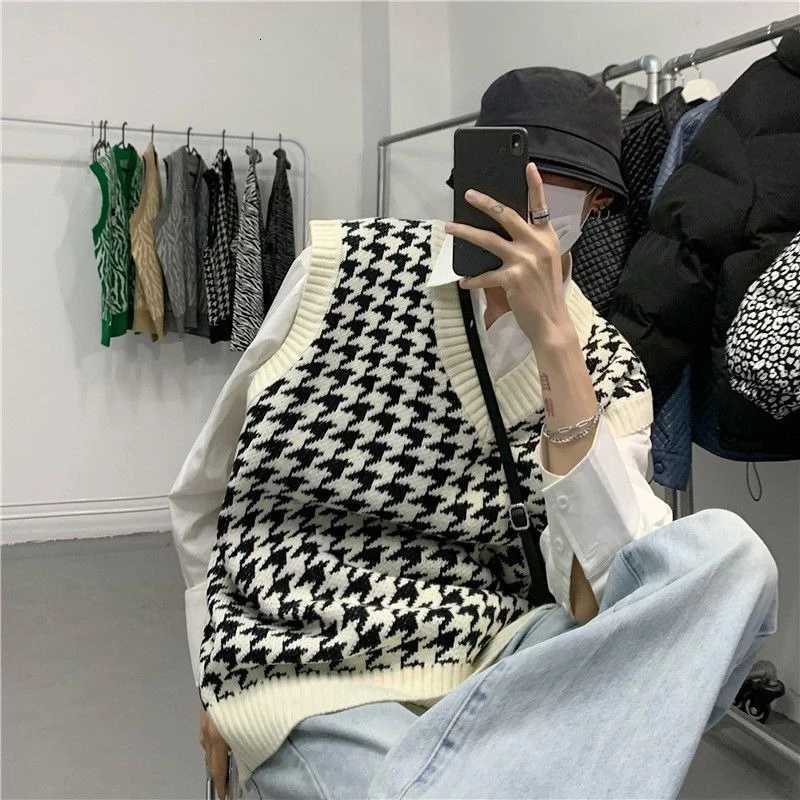 Mens V Neck Knit Cardigan Classic Checkered Pattern Slim Fit Layering Vest Vintage American Style Casual Sweater No Sleeves W251029