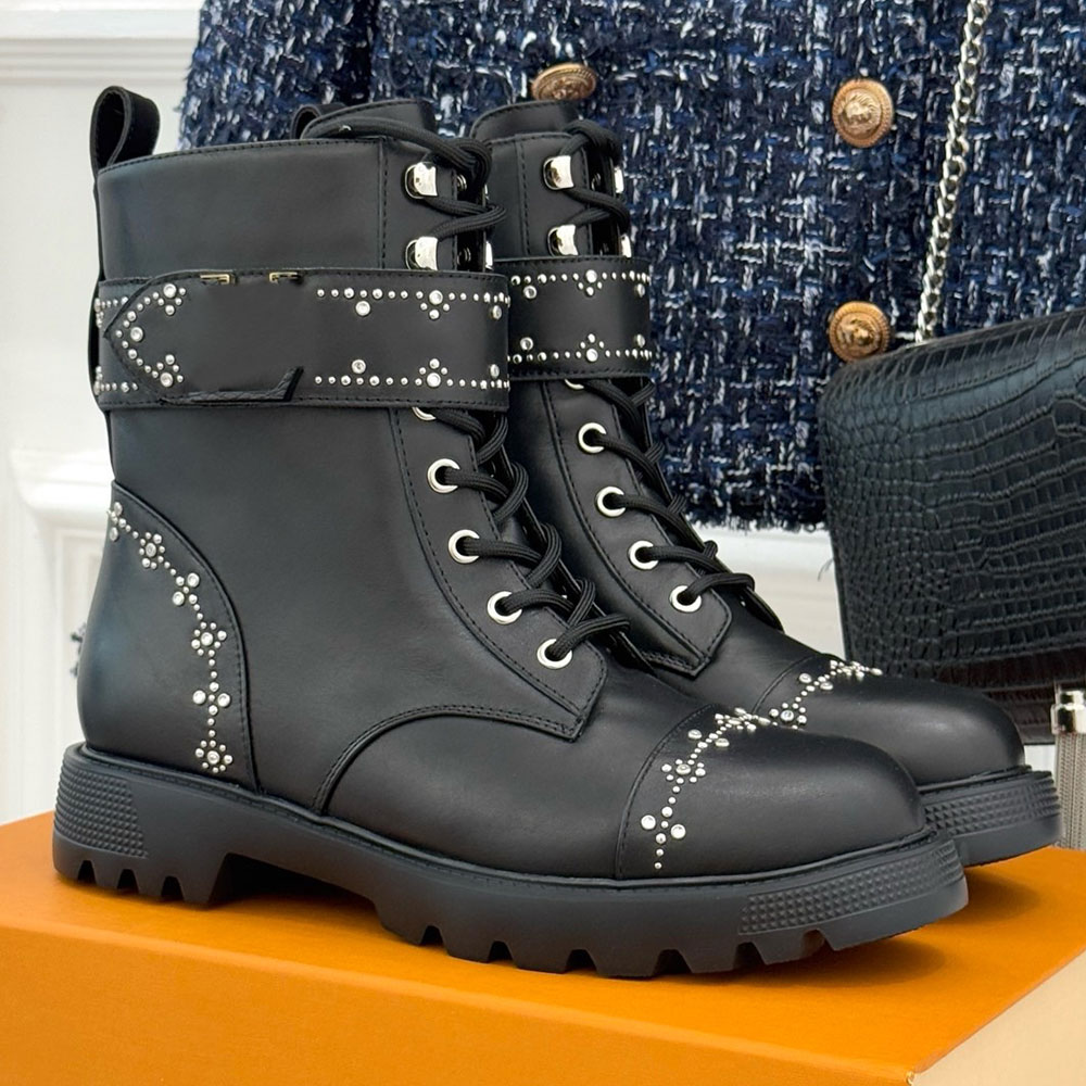 1AIEB5 Womens Citizen Flat Ranger Boot designer boots Plain calf leather Signature boot Rubber outsole with silver toned studs New Luxury Autumn Winter Ankle Boots