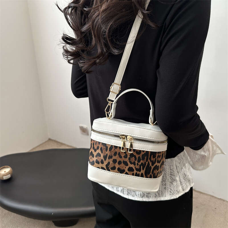 Designer bag Fashion Single Shoulder Trendy 2025 Autumn New Trend Niche Stylish Simple Crossbody Commuter Small Square Bag
