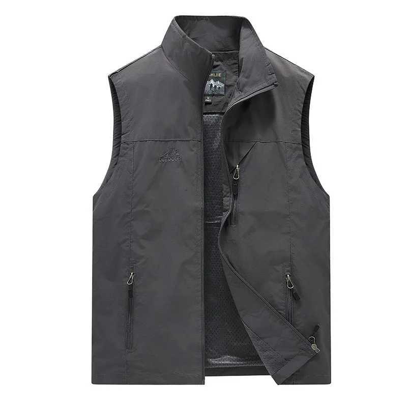 FGKKS Spring New Men Waistcoat Outdoor Leisure Solid Color Vest Young Middleaged Photography Fishing Casual Vest Jacket Male W251029