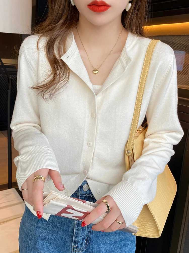 Fashion Autumn and Winter Womens Clothing Womens Cardigan Longsleeved Sweater New Round Neck Singlebreasted Womens KnitwearT251028