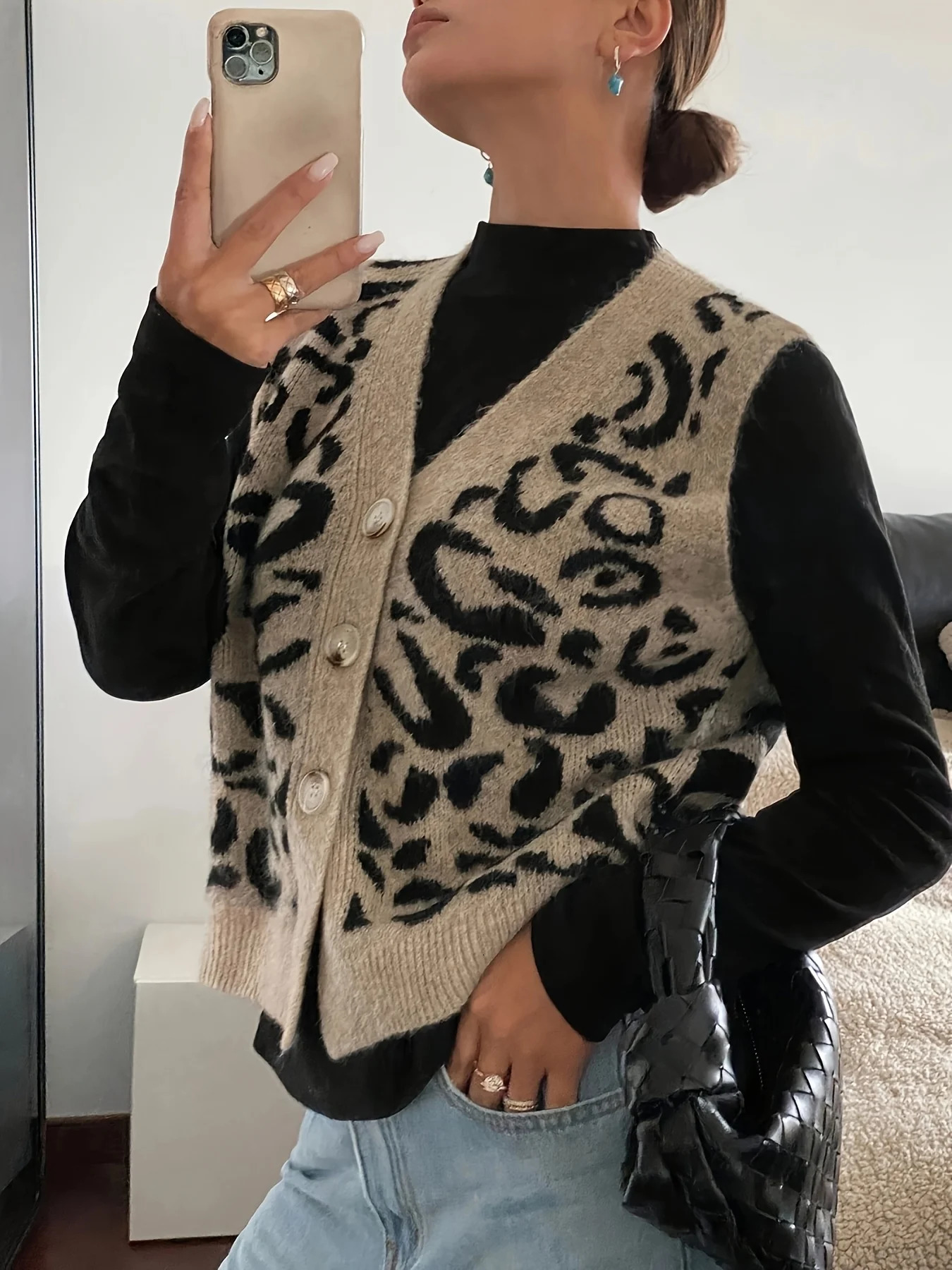 Womens Autumn and Winter Fashion Elegant V Neck Open Placket Collar Button Sleeveless Leopard Print Stylish Unique Niche De 251029