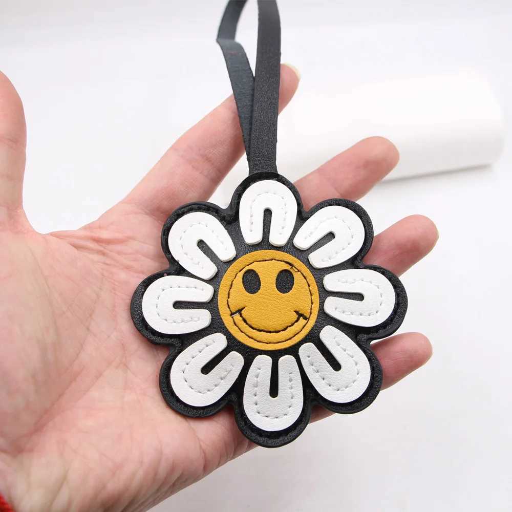 Creative Sunflower Leather Keychain Accessories Charm Key Ring Bags Pendant Handbag Girls Gift Birthday RetailW251029
