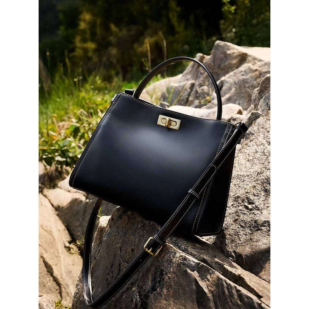 Top layer of cowhide retro women s Fashion commuter handbag High quality one shoulder crossbody bag