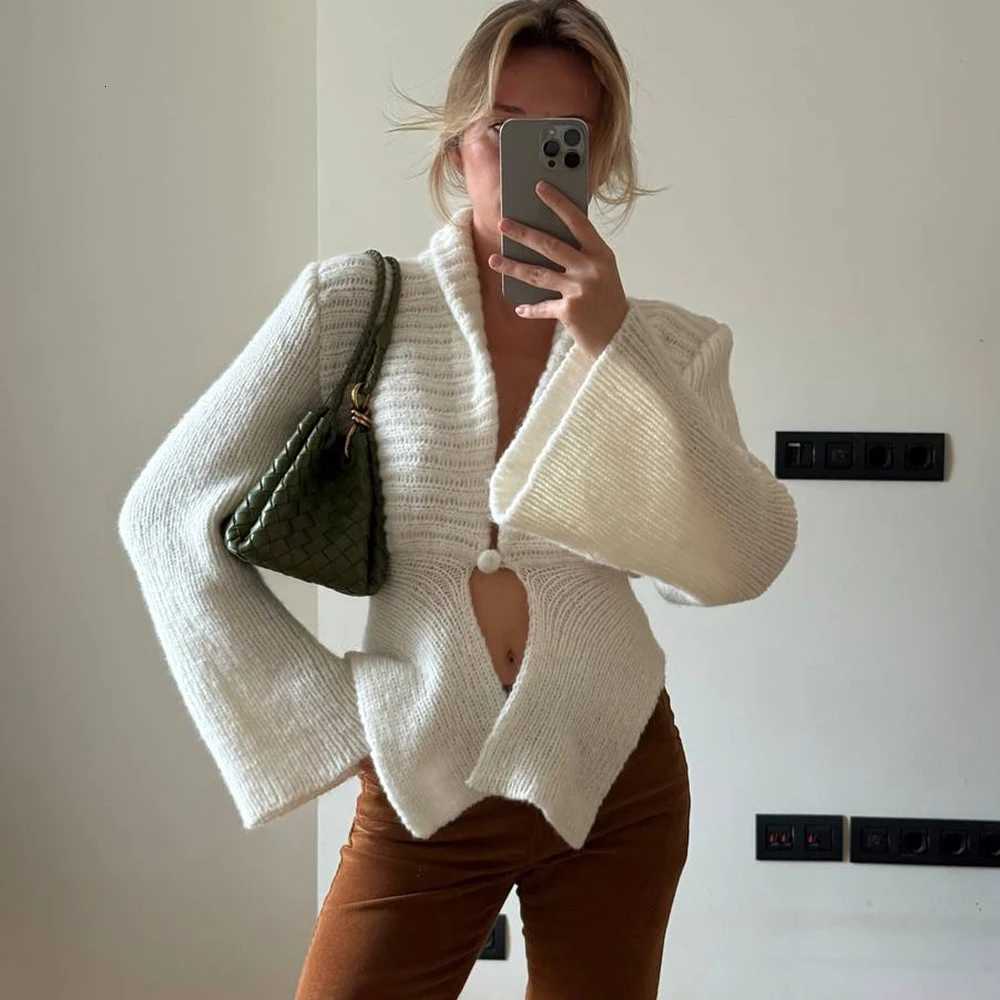 Tuularose Autumn Knit Cardigan Womens New Vintage Hollow Out LongSleeved Sweater 2025 Casual Streetwear White Knit Top FemaleT251028