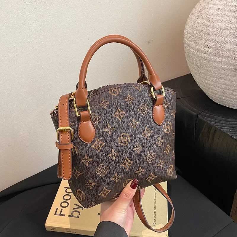 Luxurious 2025 Lat Wens Chic Small Handbag Stylish Mogram Pattern Big Capacity Single Shoder Crossbody Bag D251029