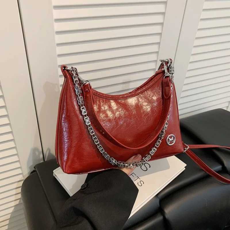 Premium Leather Messenger Handbag For Women Adjustable Shoulder Strap Crossbody Bag With Multiple Pockets W251029