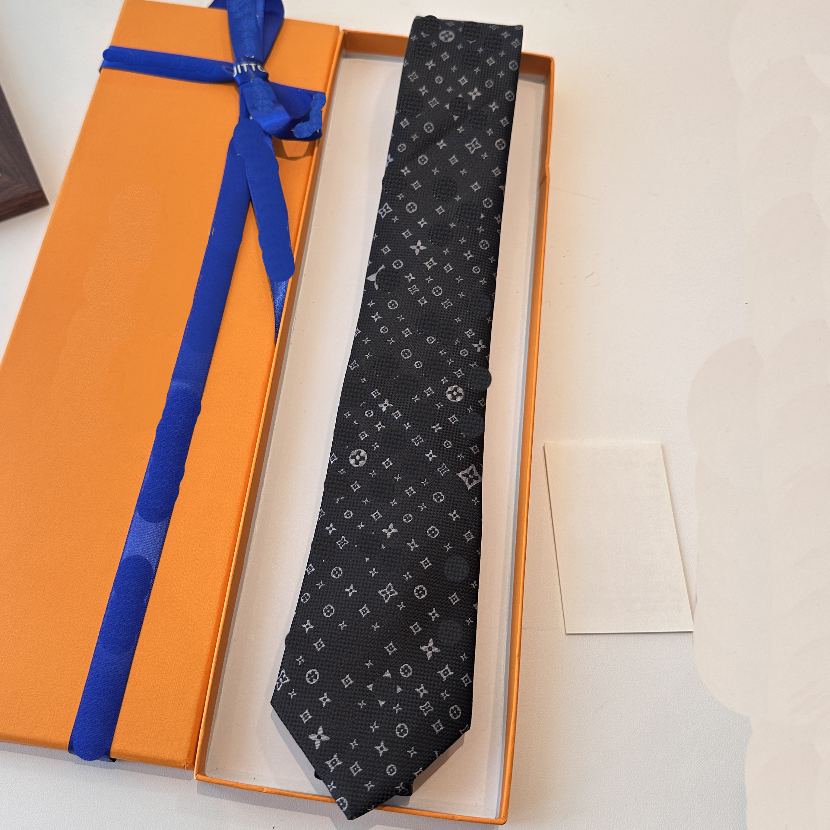 2026 The brand-new L-style handcrafted men's silk tie, an elegant designer's silk tie series, is perfectly suitable for both formal occasions and daily life