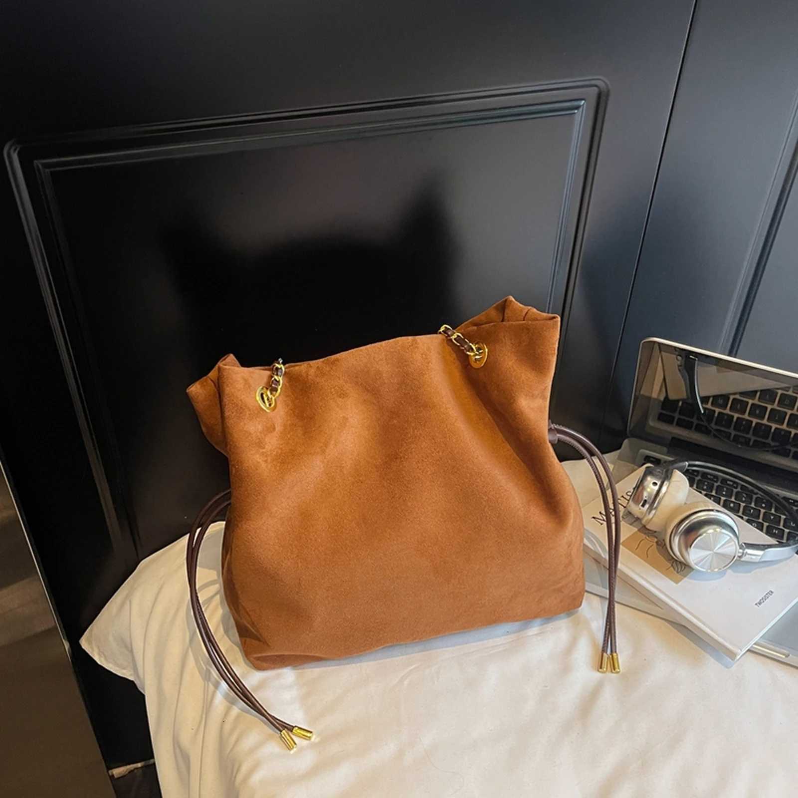 Faux Suede Bucket Bag Hasp Closure Small Tote Bag with Chain Strap TopHandle Purse Drawstring for Women Work Travel W251029